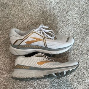 Women’s Tennis Shoes